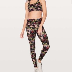 Lululemon Wunder Under Hi-Rise Tights.